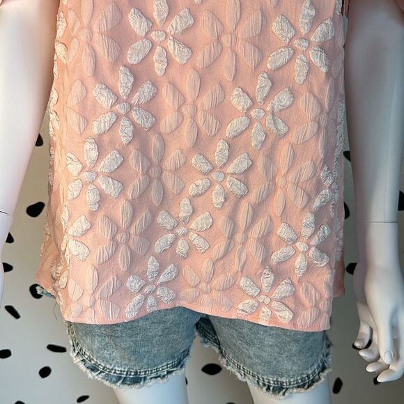 Textured Floral Print Peach Blouse - Picture 5 of 8